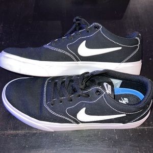 Women’s Nike SB charge size 10